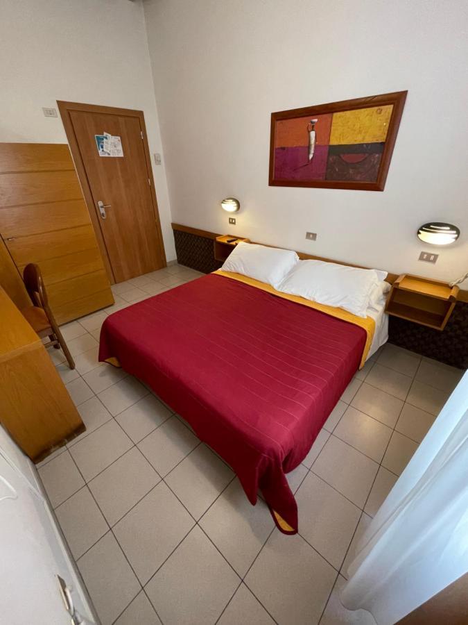 Hotel Arpa Rimini Buitenkant foto