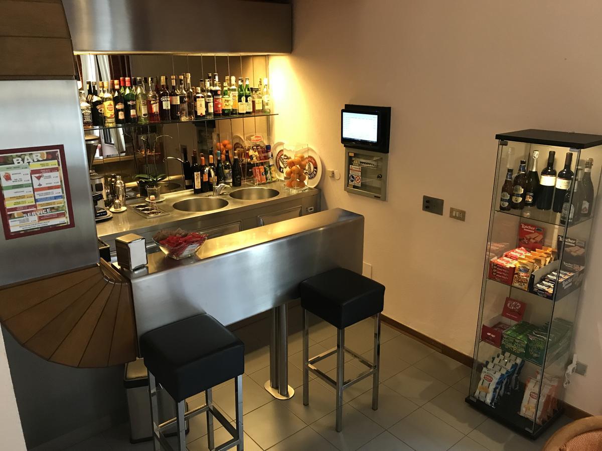 Hotel Arpa Rimini Buitenkant foto