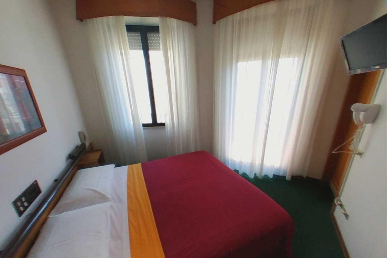 Hotel Arpa Rimini Buitenkant foto