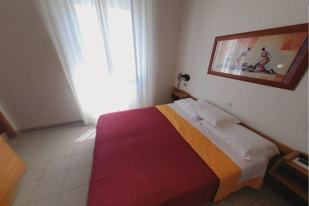 Hotel Arpa Rimini Buitenkant foto