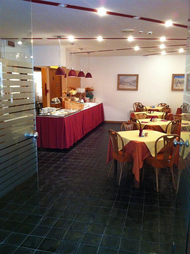 Hotel Arpa Rimini Buitenkant foto
