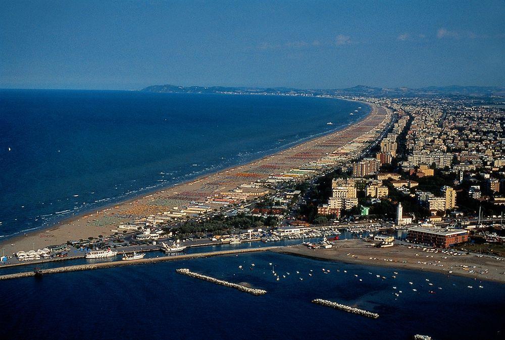 Hotel Arpa Rimini Buitenkant foto