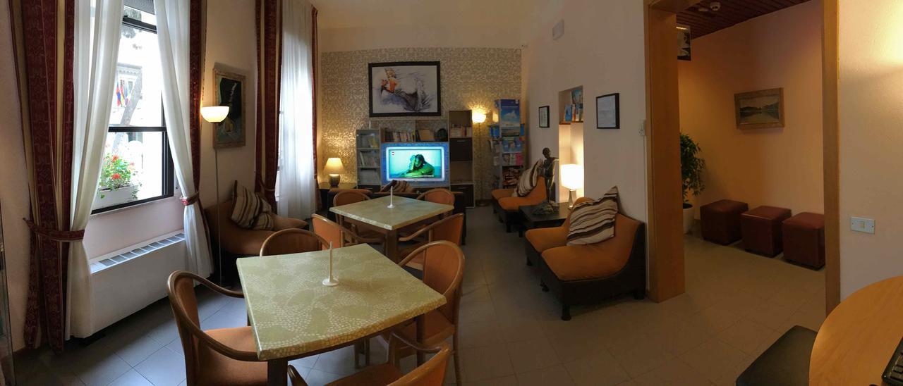 Hotel Arpa Rimini Buitenkant foto