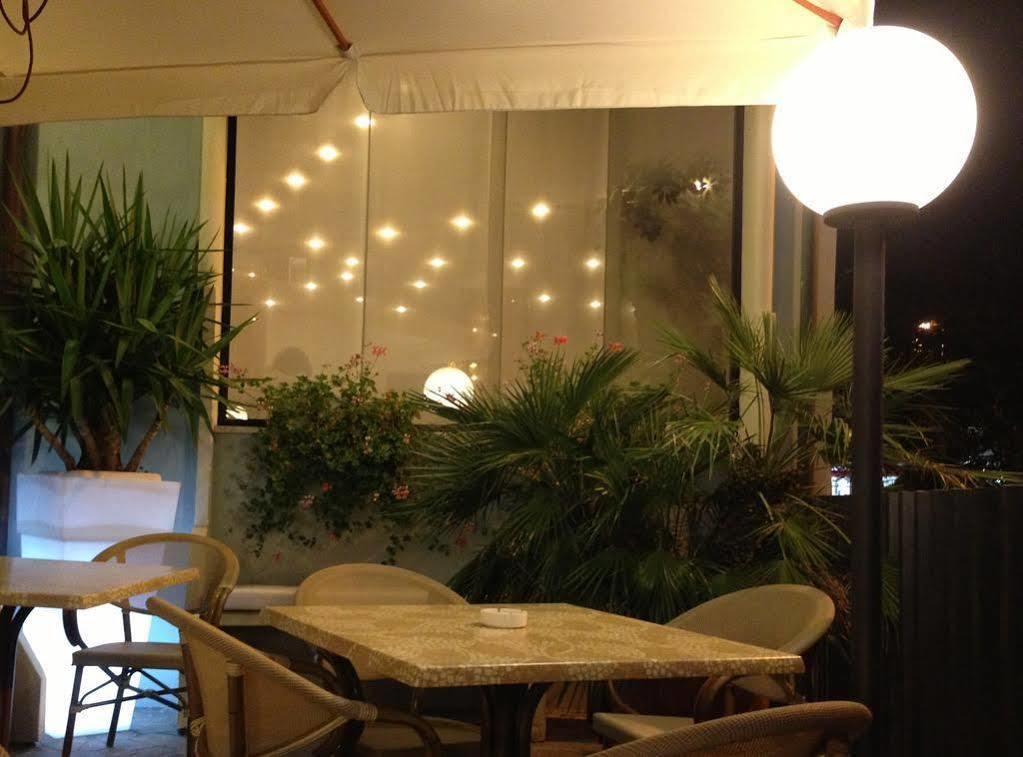 Hotel Arpa Rimini Buitenkant foto
