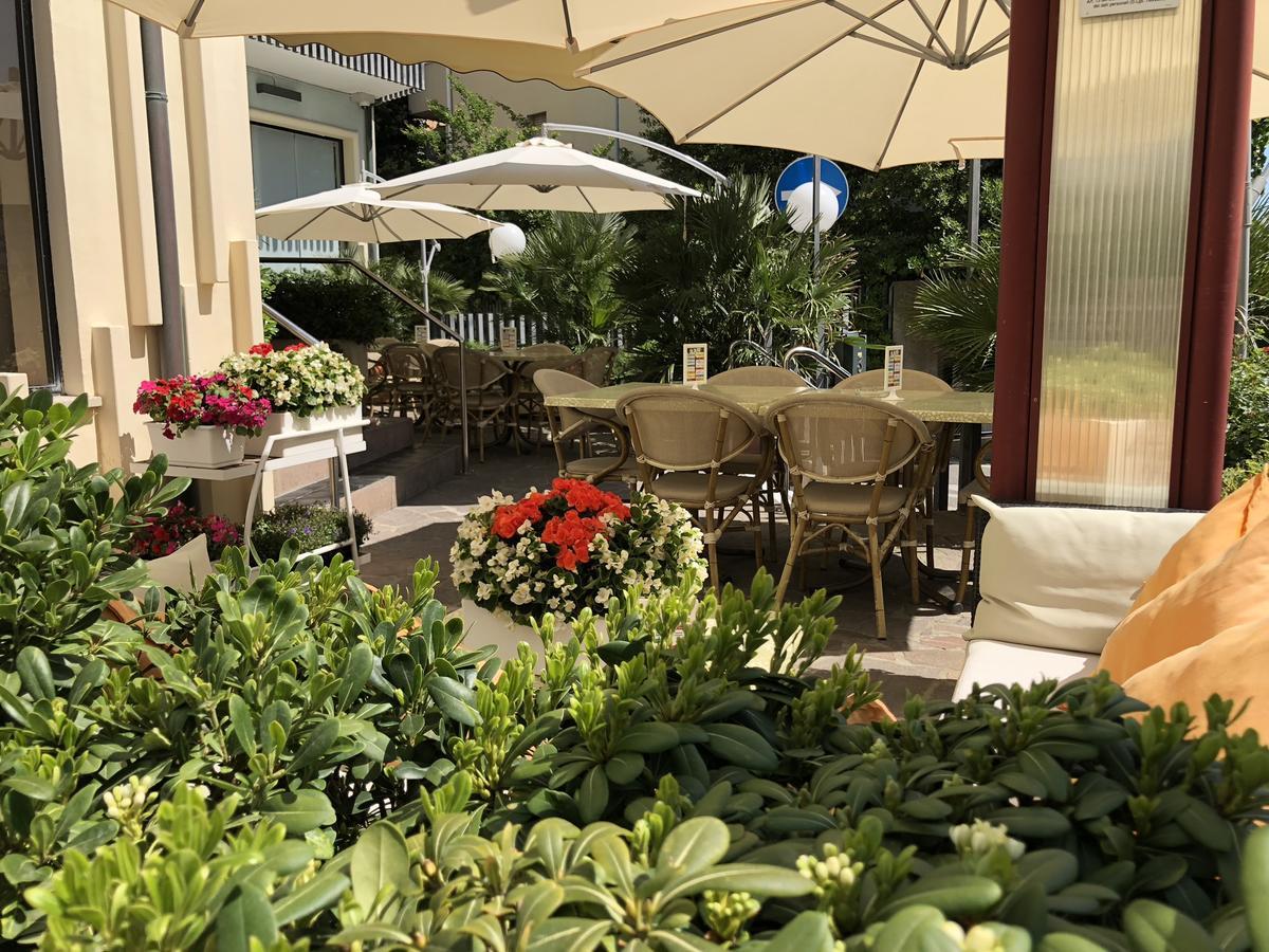Hotel Arpa Rimini Buitenkant foto