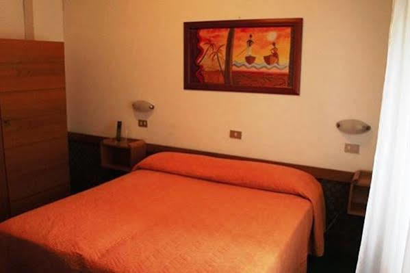 Hotel Arpa Rimini Buitenkant foto