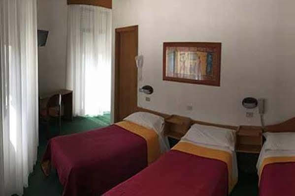 Hotel Arpa Rimini Buitenkant foto